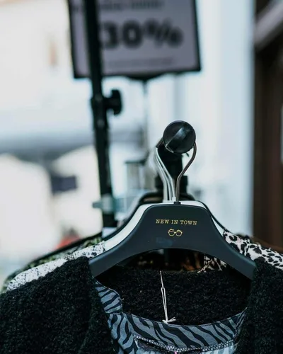Short-sleeve floral blouse
