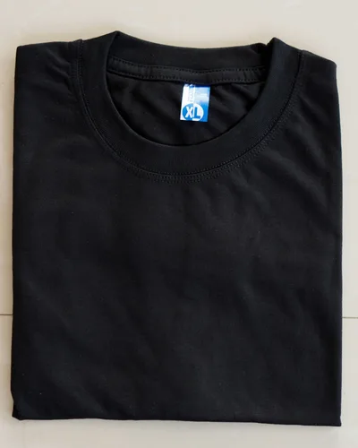 Black short-sleeve tee