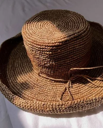 Wide-brim straw hat