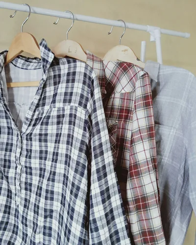 Long-sleeve linen shirt