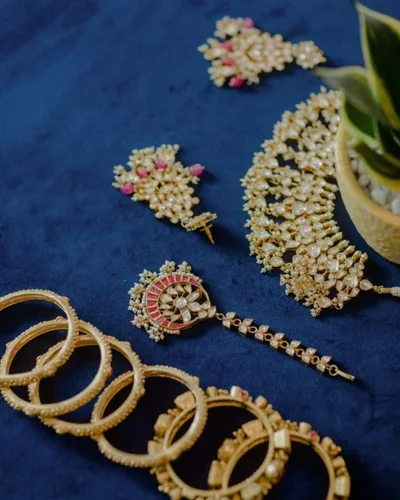 Bracelet of accounts